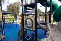 View Slat Barrier with Bubble slide